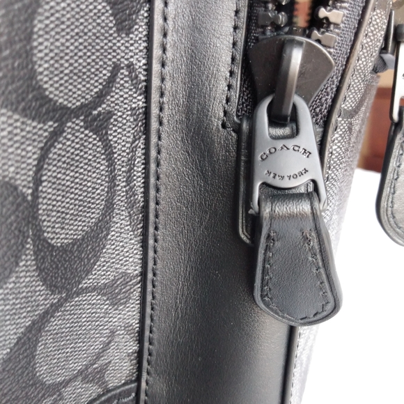 COACH authentic leather knapsack - Picture 4 of 8